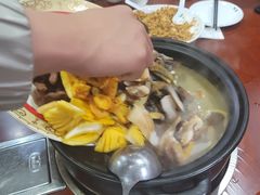 -菌之家·专业纯野生菌火锅·特色炒菌