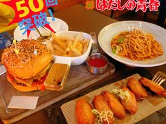 辣味鸡肉汉堡配薯条-FUTURE BAR(岭南天地店)