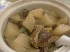 萝卜牛腩煲-惠爱餐厅