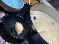 -洪氏嗨捞·广东猪肚鸡·椰子鸡火锅(西咸万象城店)