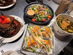 -W COLLECTIVE  DESSERT SHOP