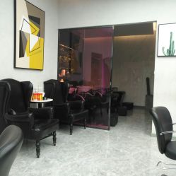 -变画·发型STUDIO