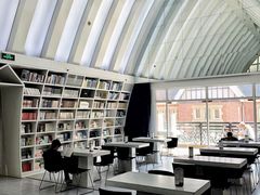 -钟书阁(松江泰晤士小镇店)