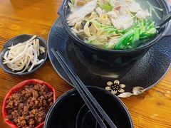 -丽虹云南过桥米线(兴工街店)