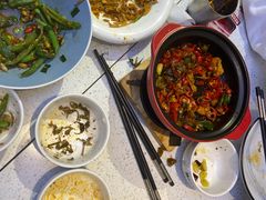 酸菜肥肠煲-胡子大厨·超级小炒肉(华润店)