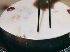 -洪氏嗨捞·广东猪肚鸡·椰子鸡火锅(西咸万象城店)