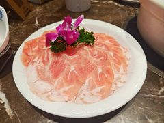 -三人行·骨头王鲜鸡自助火锅(徐汇店)