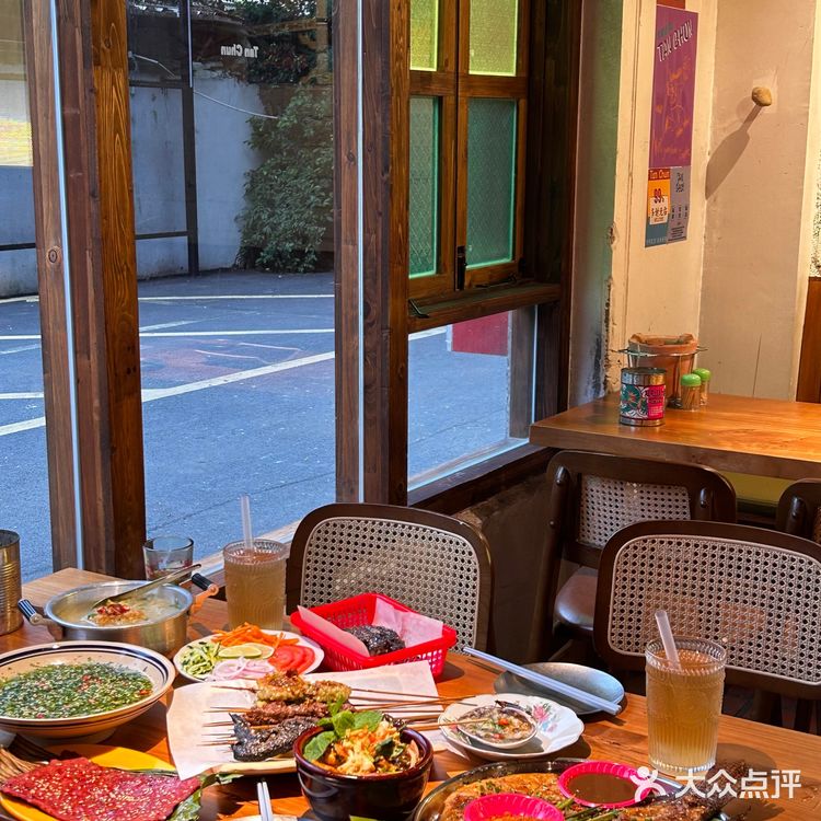 厦门漂亮店🍍温暖木质调的傣味餐厅