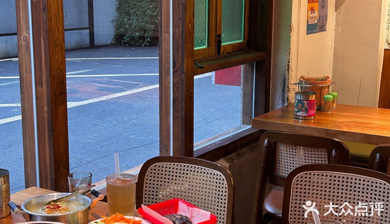 厦门漂亮店🍍温暖木质调的傣味餐厅