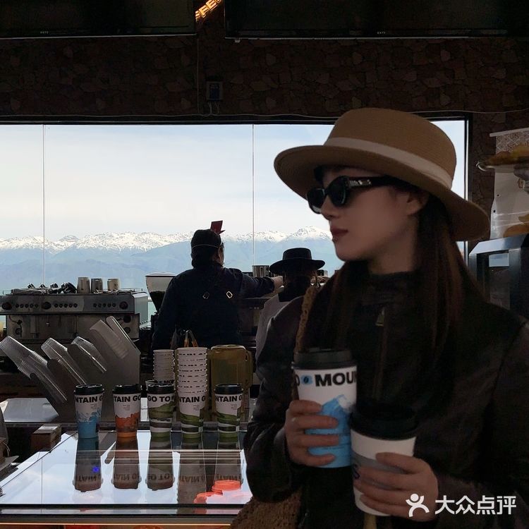 那拉提这家☕️咖啡店的景观位有点东西