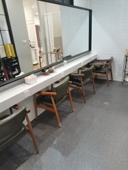 -丁和李朴美发沙龙