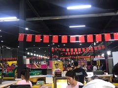-嘿哟动霸CHUA·新潮玩运动娱乐中心·蹦床滑冰团建乐园