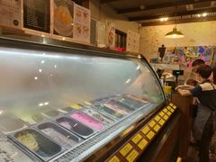 -莓园冰淇淋店