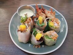 酥炸老虎虾香芒米纸卷配榴莲汁-CHINCHIN 青青·泰国料理(万象食家店)