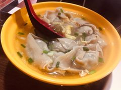 香菜香菇馄饨。-广慈小吃铺沪味佳饭堂