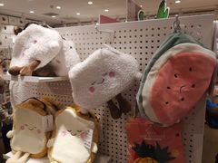 -名创优品(北京新中关购物中心地铁层店)