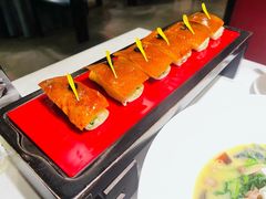 壹品香酥片皮鸭配鲟鱼子（两吃）-艋舺·台湾小馆老字号(平安悦坊店)