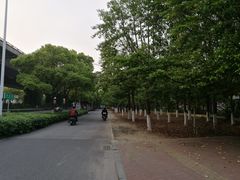 -欧尚超市苏州店停车场(金鸡湖路店)