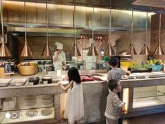-松山湖凯悦酒店·Café自助餐厅·周末火舞秀表演
