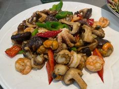 特色海鲜杂瓣-鑫渔港海鲜本地菜·山海关浑锅(东戴河店)
