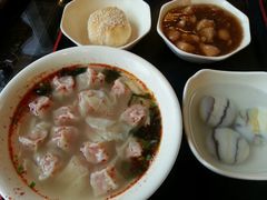萝卜丝酥饼&nbsp;雨花石汤圆&nbsp;辣汤混沌&nbsp;桂花糖芋苗-秦淮小吃城(夫子庙店)