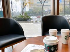 靠窗位-星巴克臻选(成都东方新希望天祥店)