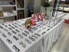 -零度眼镜·宝视友·蔡司依视路(吾悦花街店)