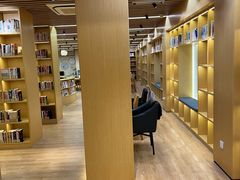 -漕河泾街道图书馆(漕河泾社区文化活动中心店)