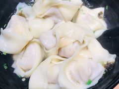 笋尖鲜肉大馄饨-真真鲜馄饨店(启蒙路店)