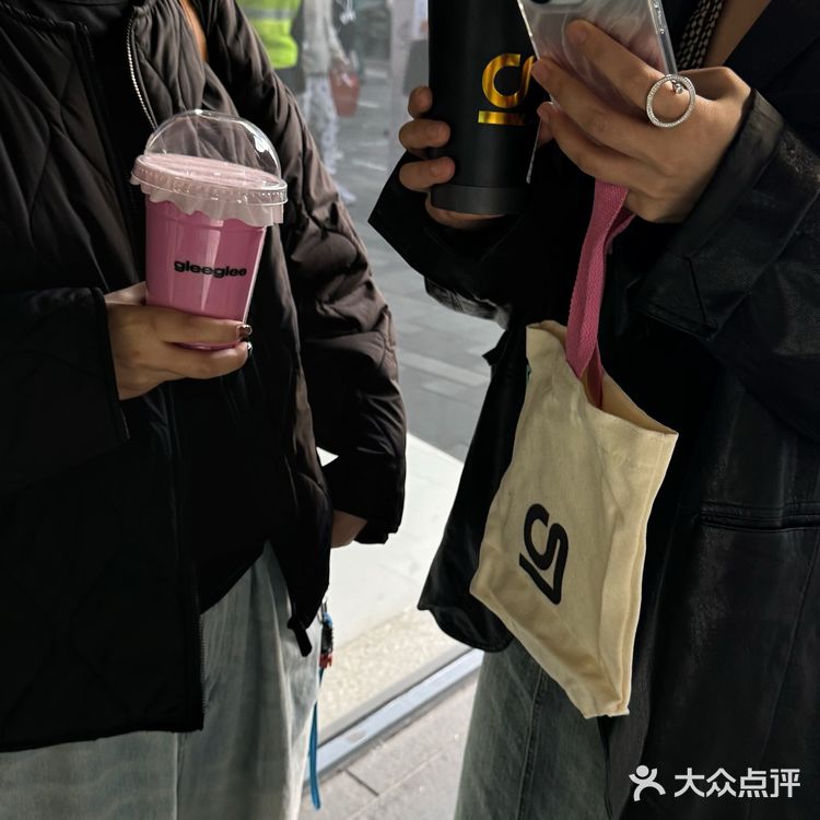 属于北京的本土奶茶 多巴胺风一下成为各大商圈里最靓的仔