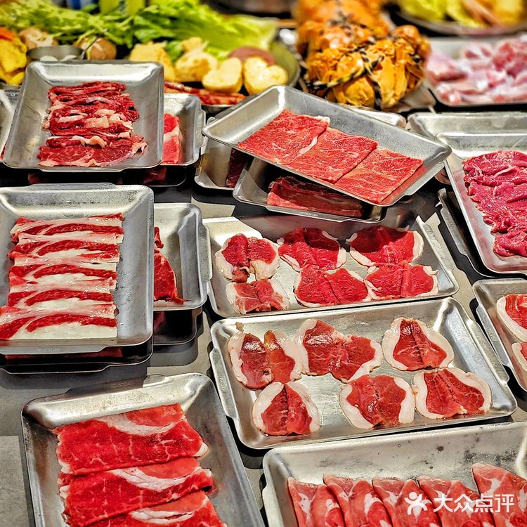 听朋友介绍五角场新开了一家铜炉火锅自助。羊肉串