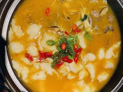 金汤花甲酸辣鱼鱼-寻食記创意特色菜