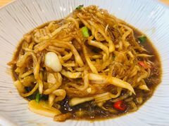酸萝卜炒粉-小镇大厨新概念复合中餐厅(万达广场大连高新店)