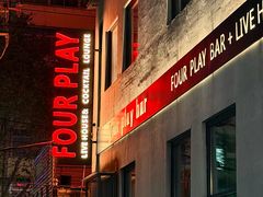-FOUR PLAY BAR