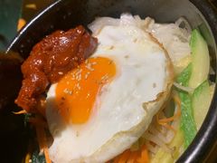 传统石锅拌饭-唯成•韩国炭火烤肉 유성고기