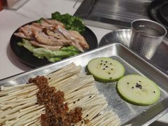 -山野的朋友露营炭火烤肉