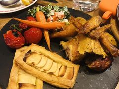迷迭香烤鸡配烤苹果派-CRAZYONES西班牙海鲜饭(日月光店)