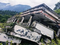 -四川汶川特大地震漩口中学遗址