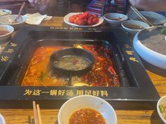 -老牌坊云南鱼豆花火锅(哈西万达店)