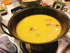 -鲜入围煮花胶鸡海鲜火锅