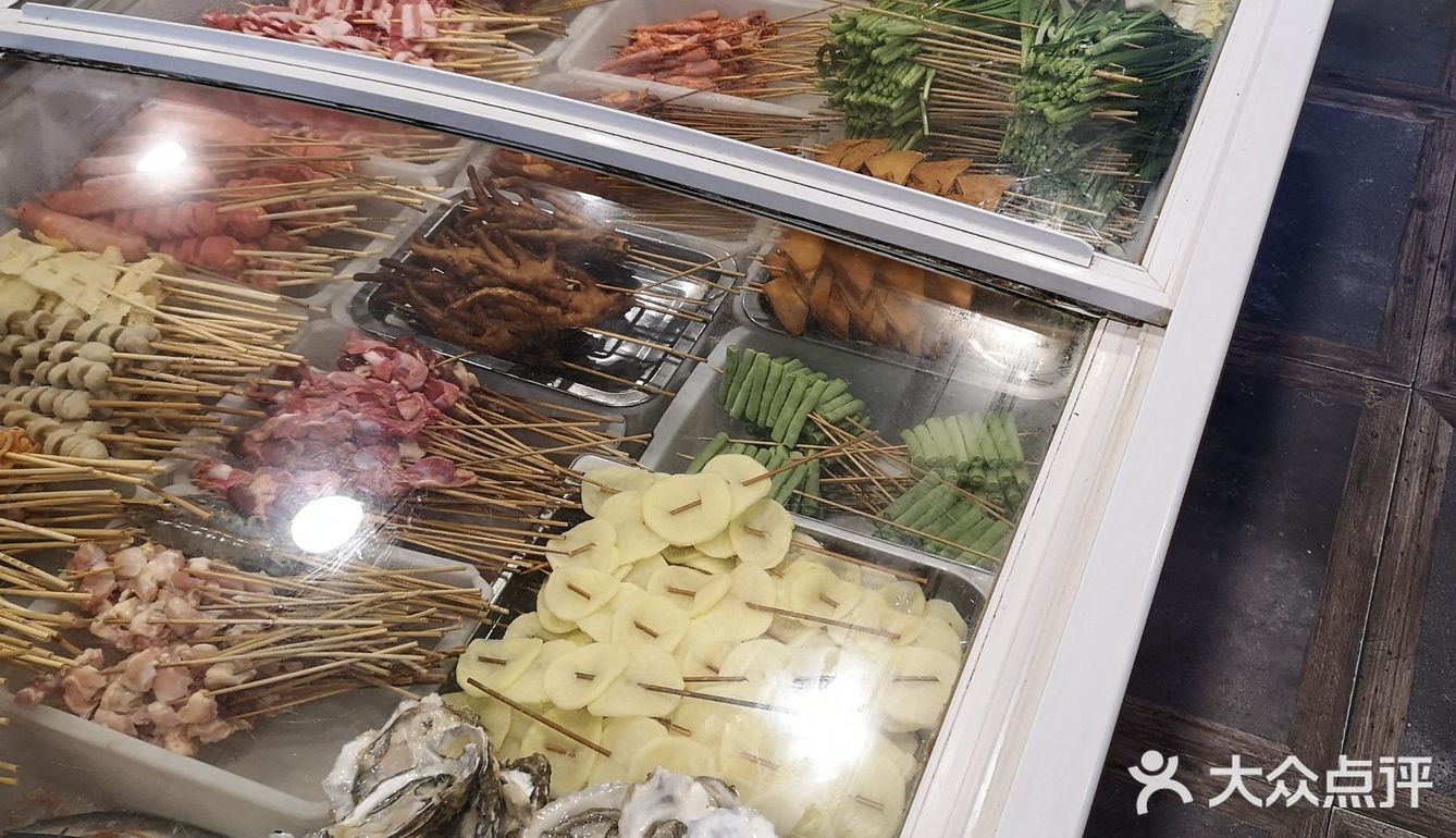 平桥一家龙虾烧烤喝粥俱全的店