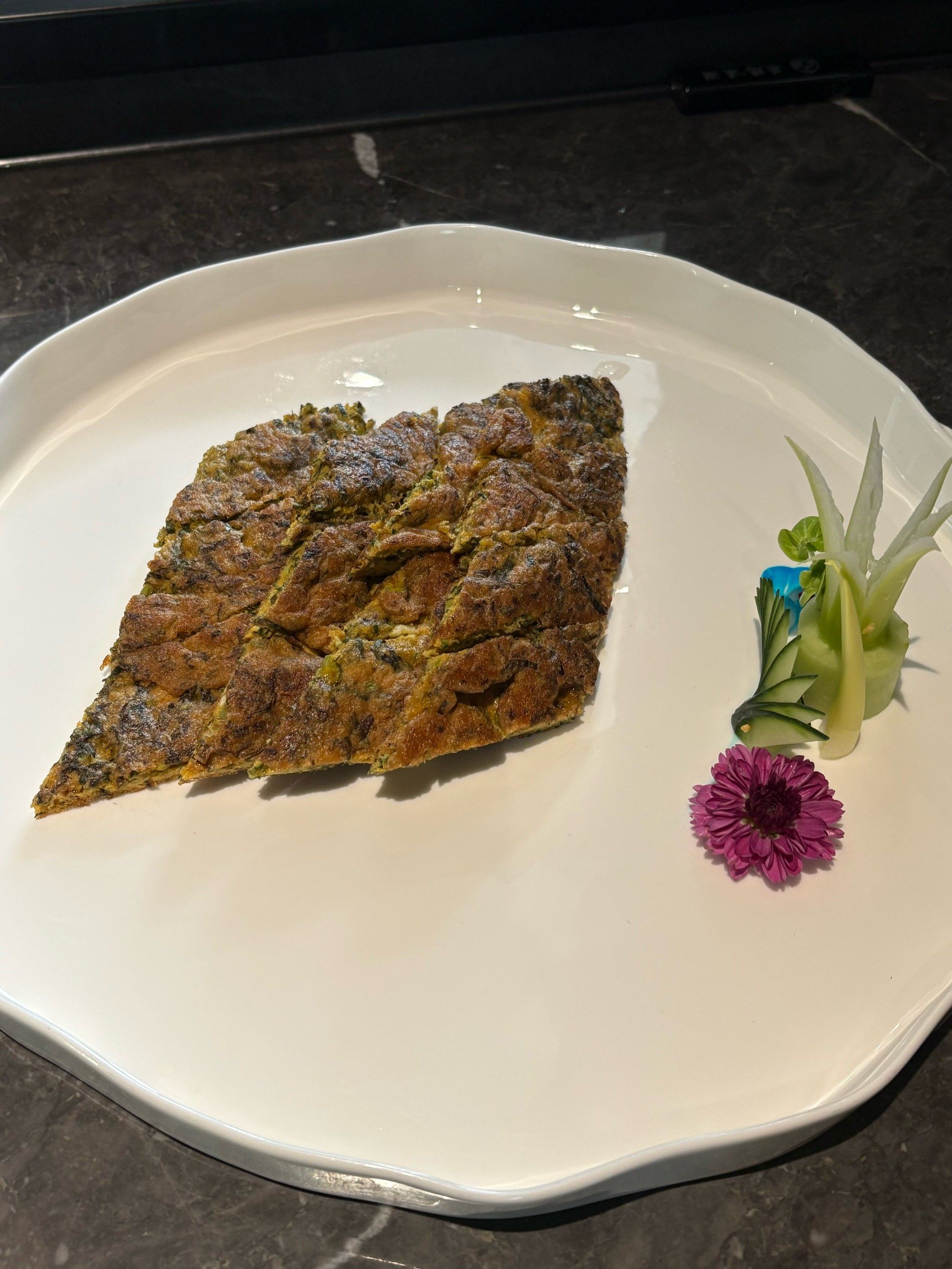 黑金鲍鱼,口感醇厚鲜美滑爽,既有鲍鱼的独特风味,又不失细腻与柔嫩,摆