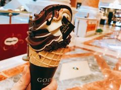 双色冰淇淋甜筒-GODIVA(月星环球港店)