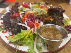 绿色沙拉-Tube station站点比萨(王府井百货店)