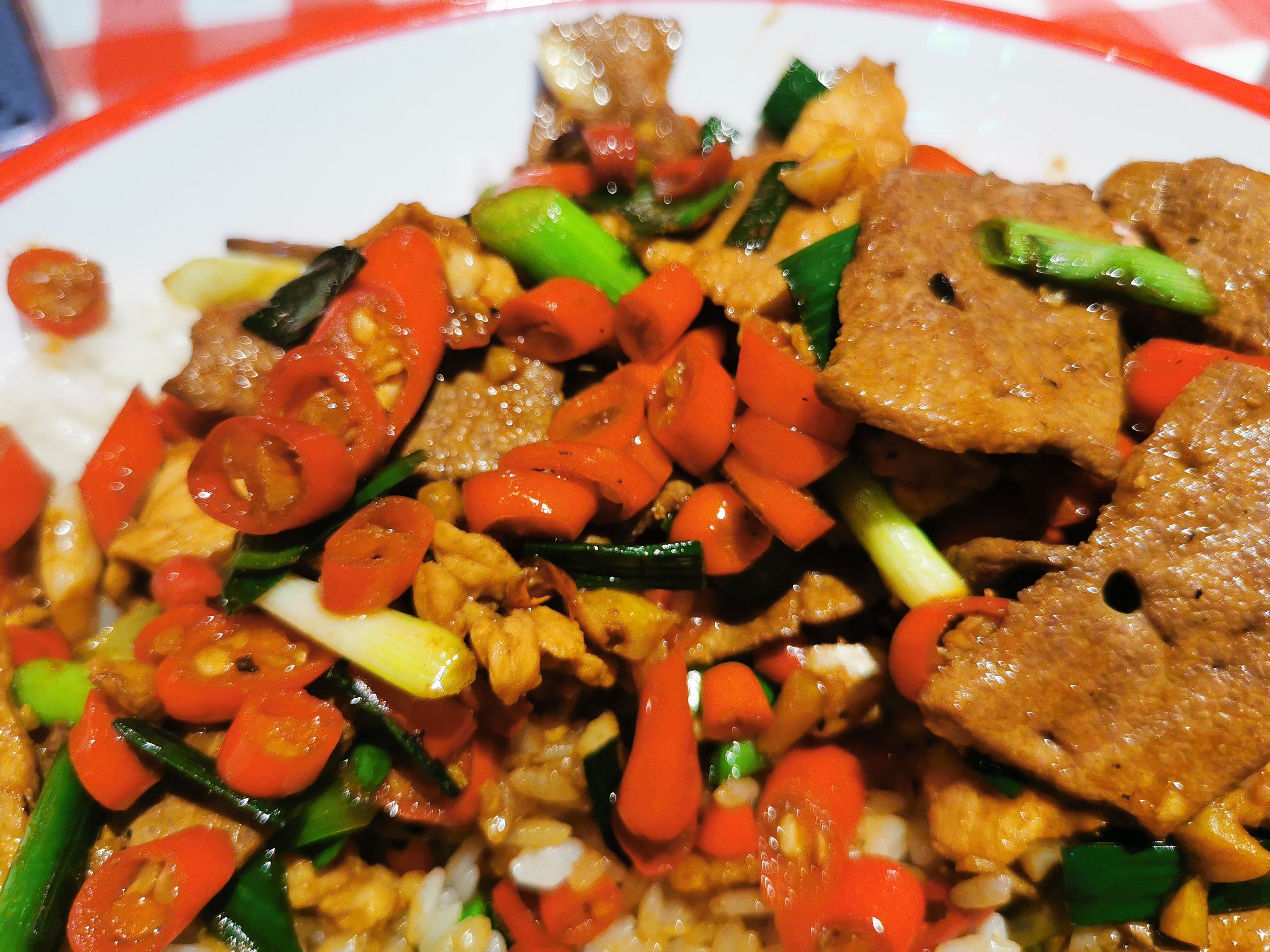 味道很错,猪肝炒的也很嫩,辣椒也很香,环境也很不错,份量也不错,有