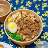 人均20多块的工作餐，你爱卤肉饭还是大肠包小肠？