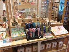 -猫的天空之城概念书店(杭州南宋御街店)