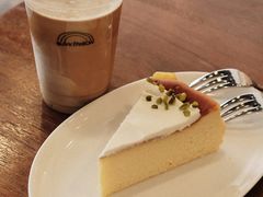 巴斯克芝士-black rainbow coffee