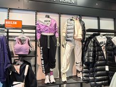 -百年港湾奥特莱斯(香炉礁店)