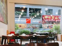 大堂-胡须哥网红竹筒菜